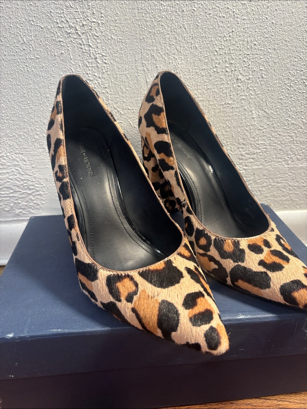 Pour La Victoire Leopard Print Pointed Toe Pumps Block Heel Celina calf hair